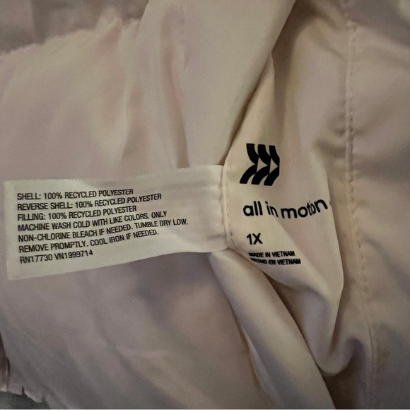 NWT Snow Sport Short Puffer Vest - Picture 7 of 8